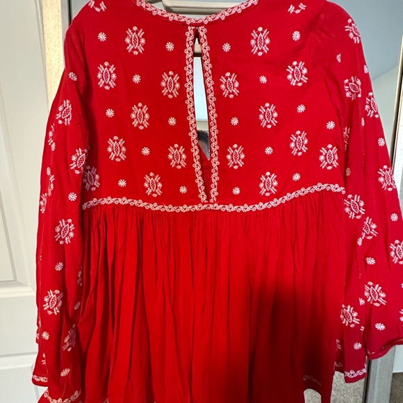 Vici red flowy blouse - Picture 4 of 4